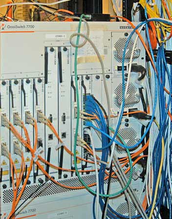 How do fiber optic communications links work?